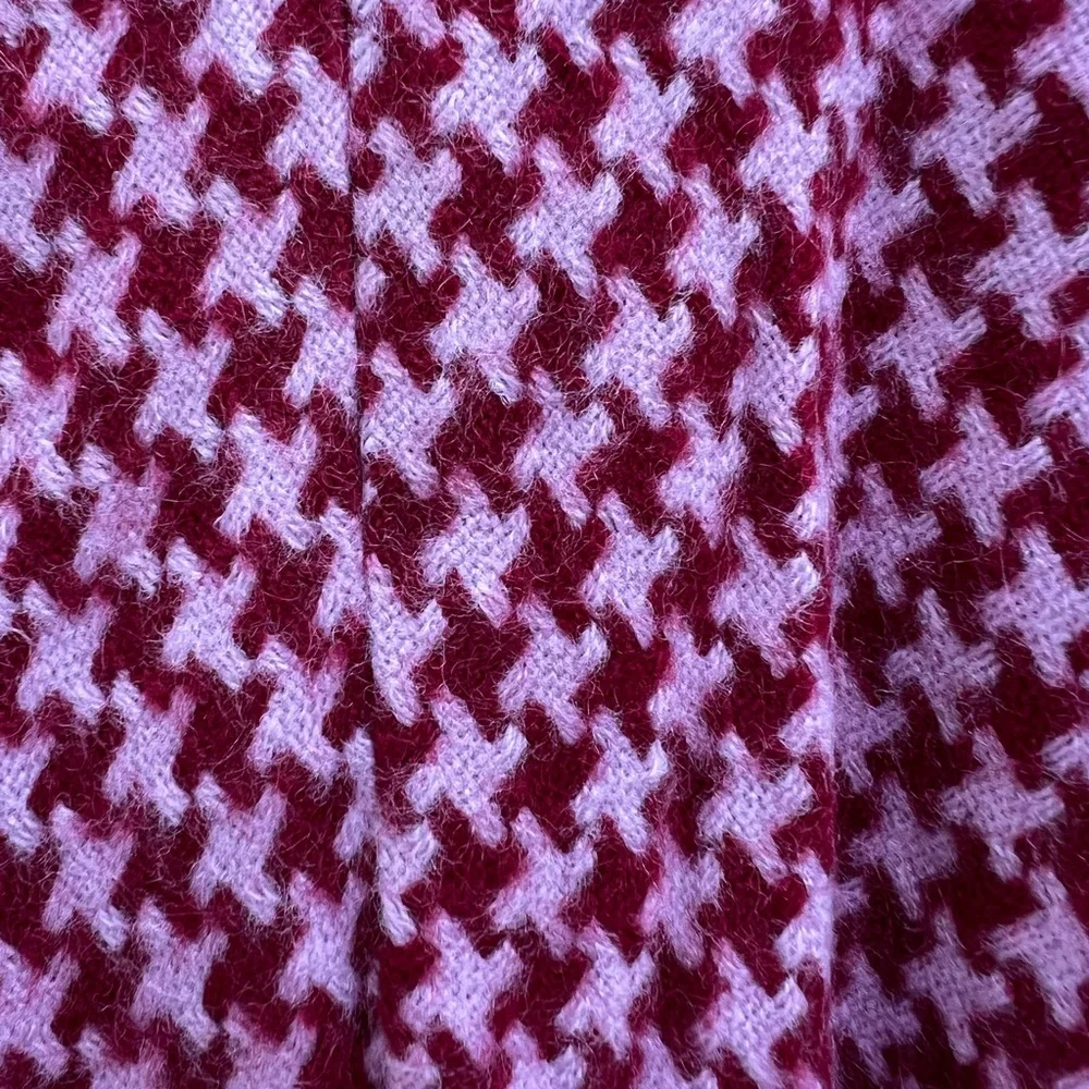 LORD AND TAYLOR Houndstooth Pink and Red Lightweight Fringe Poncho One Size - Picture 8 of 10